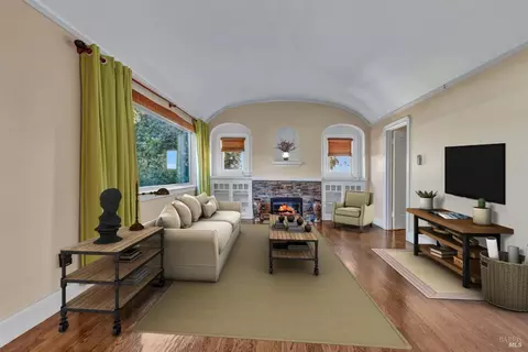 Living - 1123 Ohio St, Vallejo, CA 94590 photo 1 of 6