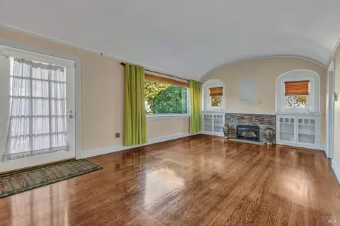 Living - 1123 Ohio St, Vallejo, CA 94590 photo 6 of 6