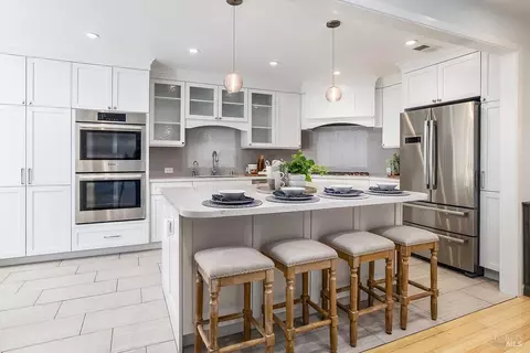 8 Dove Pl, Novato, CA 94949