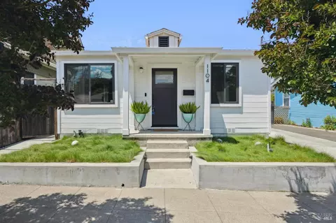 1104 F St, Petaluma, CA 94952