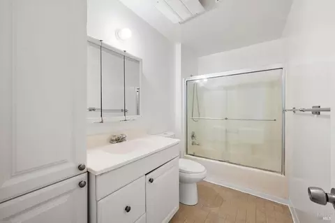 Bath - 456 Pomona Ave, Vallejo, CA 94589 photo 2 of 2