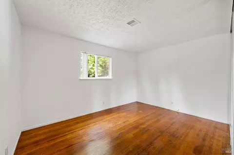Bedroom - 456 Pomona Ave, Vallejo, CA 94589 photo 2 of 4