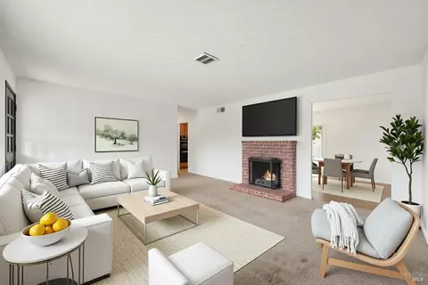 Living - 456 Pomona Ave, Vallejo, CA 94589 photo 1 of 2