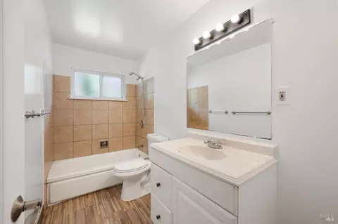 Bath - 456 Pomona Ave, Vallejo, CA 94589 photo 1 of 2