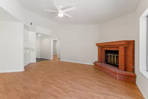 Living - 364 Pacer Ct, Vallejo, CA 94591 photo 2 of 3