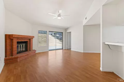 Living - 364 Pacer Ct, Vallejo, CA 94591 photo 1 of 3