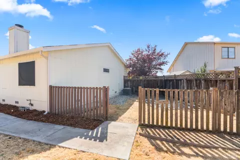 Exterior - 364 Pacer Ct, Vallejo, CA 94591 photo 4 of 5