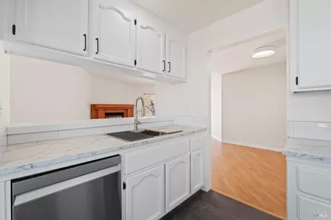 Kitchen - 364 Pacer Ct, Vallejo, CA 94591 photo 4 of 4