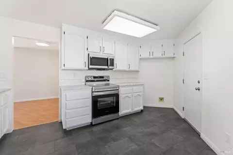 Kitchen - 364 Pacer Ct, Vallejo, CA 94591 photo 3 of 4
