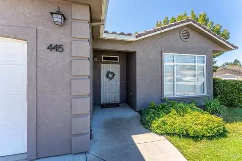 445 Briarwood Dr, Ukiah, CA 95482