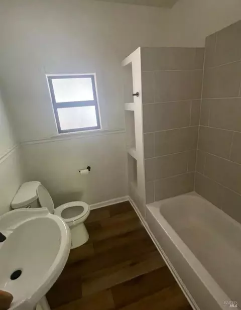 Bath - 927 Broadway St, Fairfield, CA 94533 photo 1 of 2