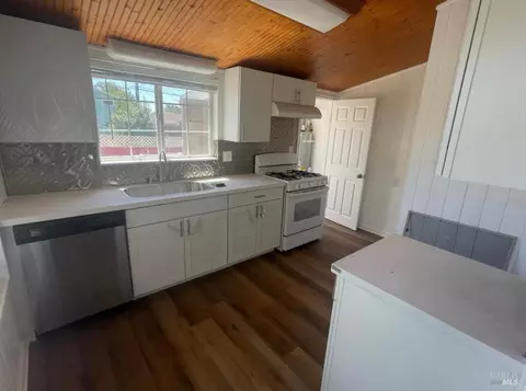 Kitchen - 927 Broadway St, Fairfield, CA 94533 photo 1 of 2