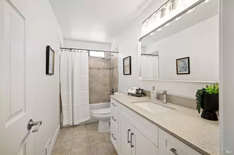 Bath - 161 Crowsnest Ct, Vallejo, CA 94591 photo 4 of 5