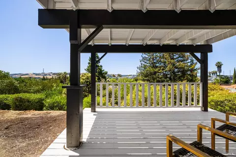 Exterior - 161 Crowsnest Ct, Vallejo, CA 94591 photo 11 of 14