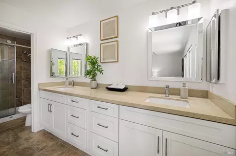 Bath - 161 Crowsnest Ct, Vallejo, CA 94591 photo 2 of 5