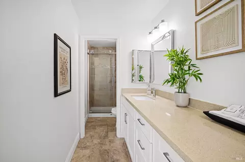 Bath - 161 Crowsnest Ct, Vallejo, CA 94591 photo 3 of 5