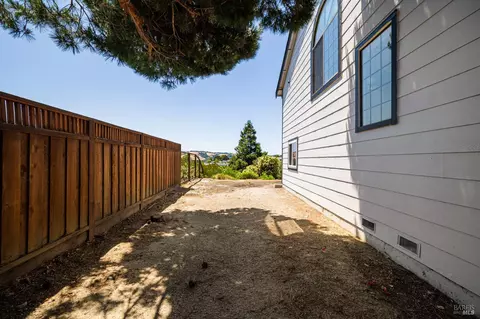 Exterior - 161 Crowsnest Ct, Vallejo, CA 94591 photo 13 of 14