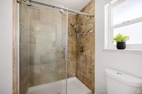 Bath - 161 Crowsnest Ct, Vallejo, CA 94591 photo 1 of 5