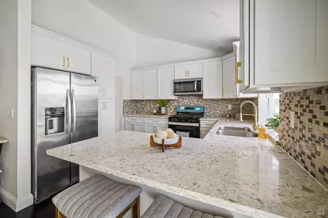 Kitchen - 161 Crowsnest Ct, Vallejo, CA 94591 photo 2 of 6