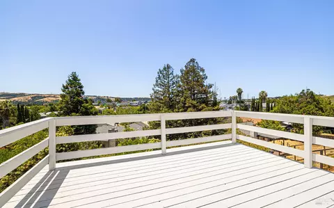 Exterior - 161 Crowsnest Ct, Vallejo, CA 94591 photo 10 of 14