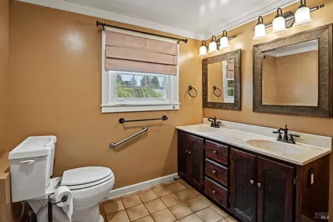 Bath - 84 School St, Willits, CA 95490 photo 3 of 4