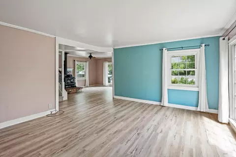 Living - 84 School St, Willits, CA 95490 photo 2 of 7