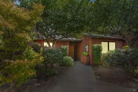 218 Indian Creek Dr, Santa Rosa, CA 95409