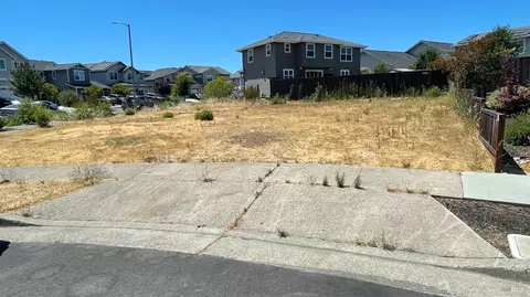 1717 Blake Pl, Santa Rosa, CA 95403