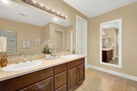 Bath - 3868 Torrington Way, Fairfield, CA 94533 photo 3 of 7
