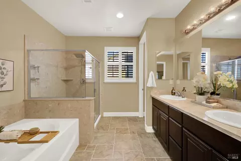 Bath - 3868 Torrington Way, Fairfield, CA 94533 photo 1 of 7