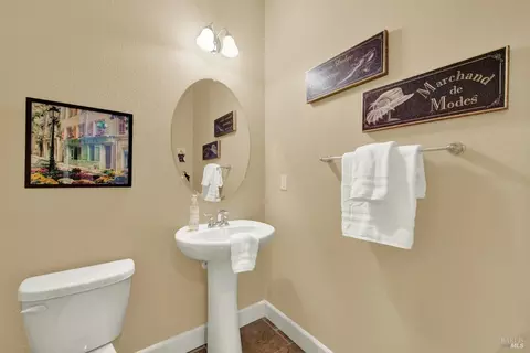 Bath - 3868 Torrington Way, Fairfield, CA 94533 photo 4 of 7
