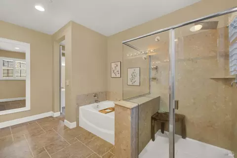 Bath - 3868 Torrington Way, Fairfield, CA 94533 photo 2 of 7