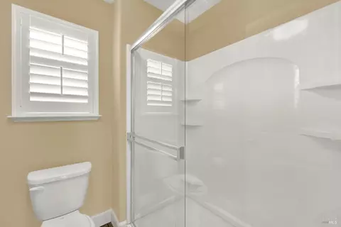 Bath - 3868 Torrington Way, Fairfield, CA 94533 photo 6 of 7