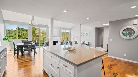 Kitchen - 368 Carrera Dr, Mill Valley, CA 94941 photo 5 of 5