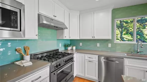 Kitchen - 368 Carrera Dr, Mill Valley, CA 94941 photo 2 of 5