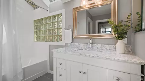 Bath - 368 Carrera Dr, Mill Valley, CA 94941 photo 2 of 2