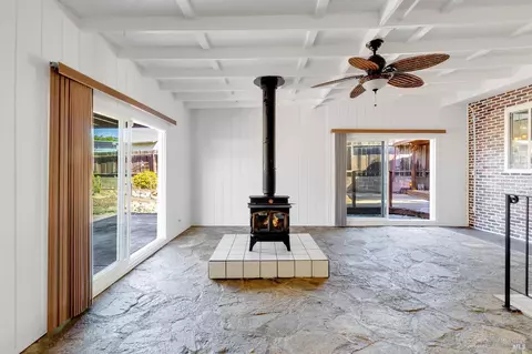Living - 110 Wedgewood Ct, Vallejo, CA 94591 photo 3 of 8