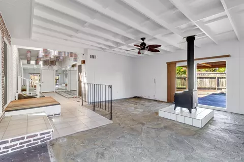 Living - 110 Wedgewood Ct, Vallejo, CA 94591 photo 2 of 8