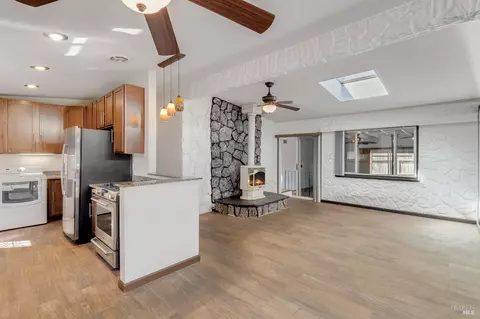 Living - 110 Wedgewood Ct, Vallejo, CA 94591 photo 8 of 8