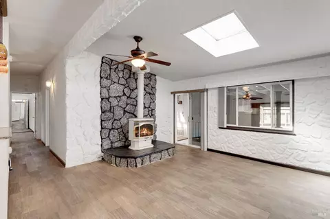 Living - 110 Wedgewood Ct, Vallejo, CA 94591 photo 7 of 8