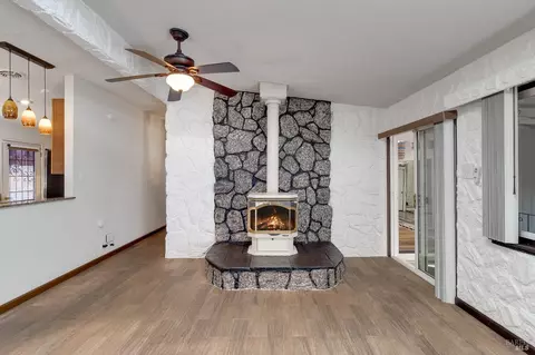 Living - 110 Wedgewood Ct, Vallejo, CA 94591 photo 6 of 8