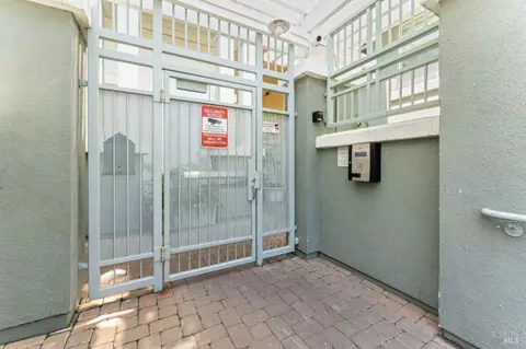 Exterior - 655 12th St #311, Oakland, CA 94607 photo 4 of 5