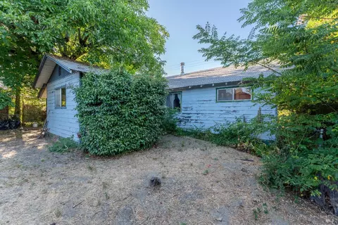Exterior - 283 E Valley St, Willits, CA 95490 photo 3 of 5