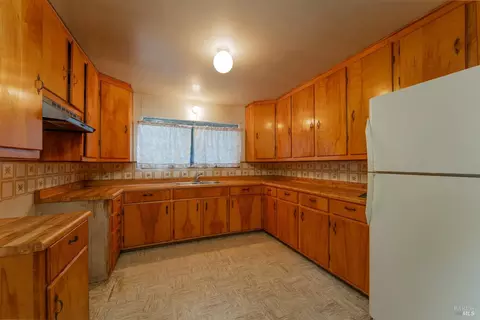 Kitchen - 283 E Valley St, Willits, CA 95490 photo 1 of 1