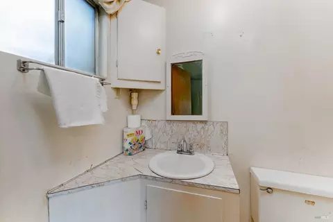 Bath - 283 E Valley St, Willits, CA 95490 photo 1 of 2