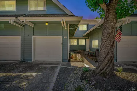 33 Meadowbrook Ct, Cotati, CA 94931
