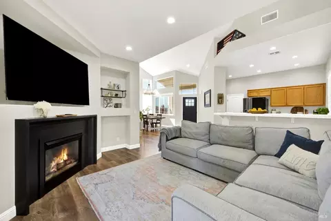 Living - 608 Edenderry Dr, Vacaville, CA 95688 photo 1 of 1