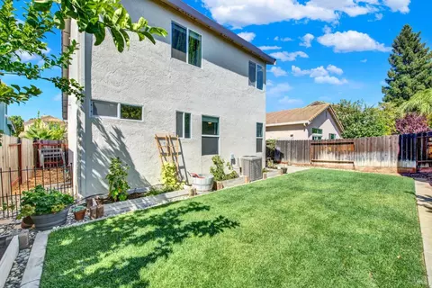 Exterior - 608 Edenderry Dr, Vacaville, CA 95688 photo 12 of 16