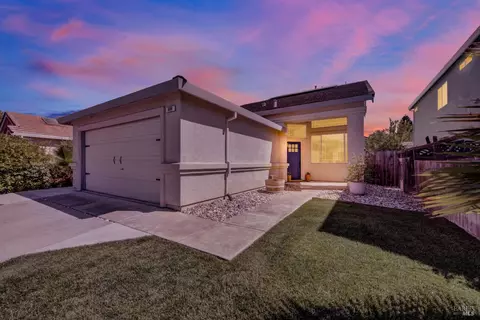 Exterior - 608 Edenderry Dr, Vacaville, CA 95688 photo 2 of 16