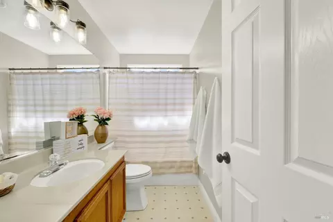 Bath - 608 Edenderry Dr, Vacaville, CA 95688 photo 5 of 6